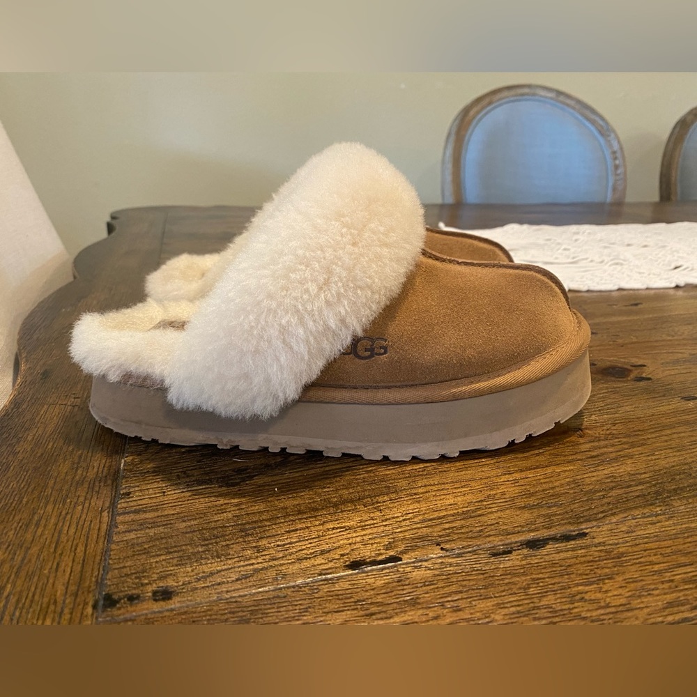 UGG PLATFORM SLIPPERS